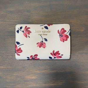Kate Spade NWOT “Tea Garden Floral” Staci Bifold Wallet
